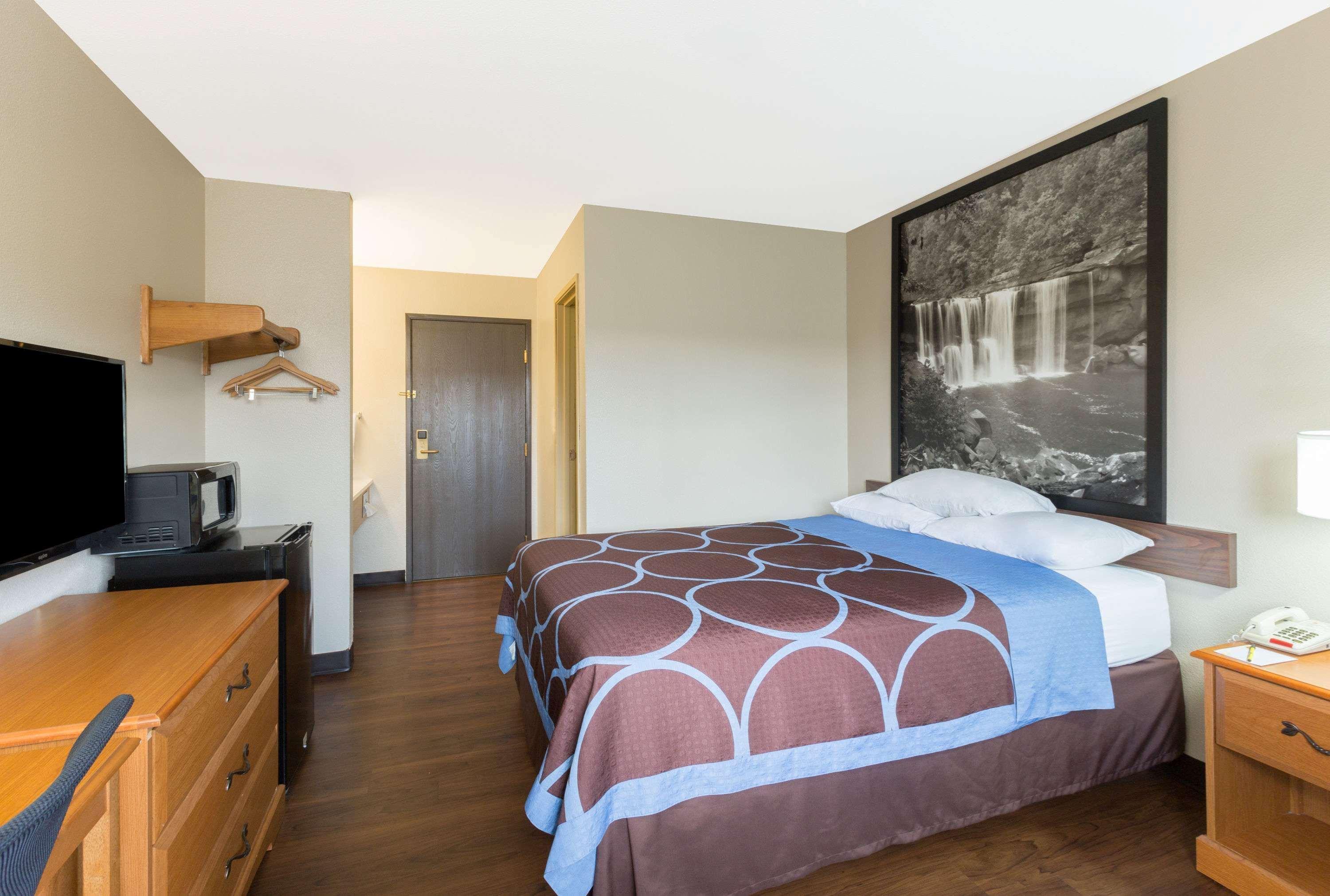Super 8 By Wyndham Radcliff Ft. Knox Area Hotel Buitenkant foto