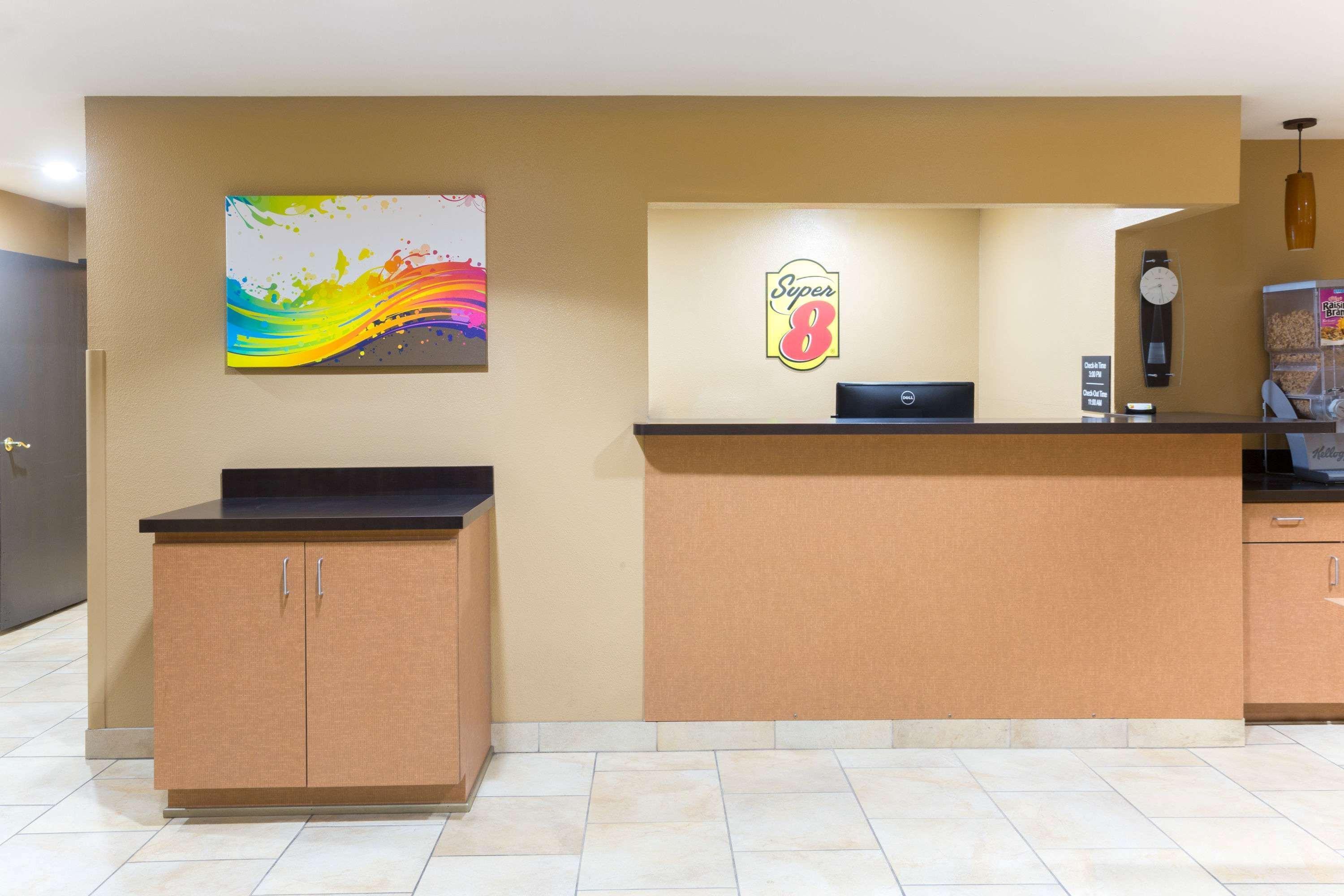 Super 8 By Wyndham Radcliff Ft. Knox Area Hotel Buitenkant foto