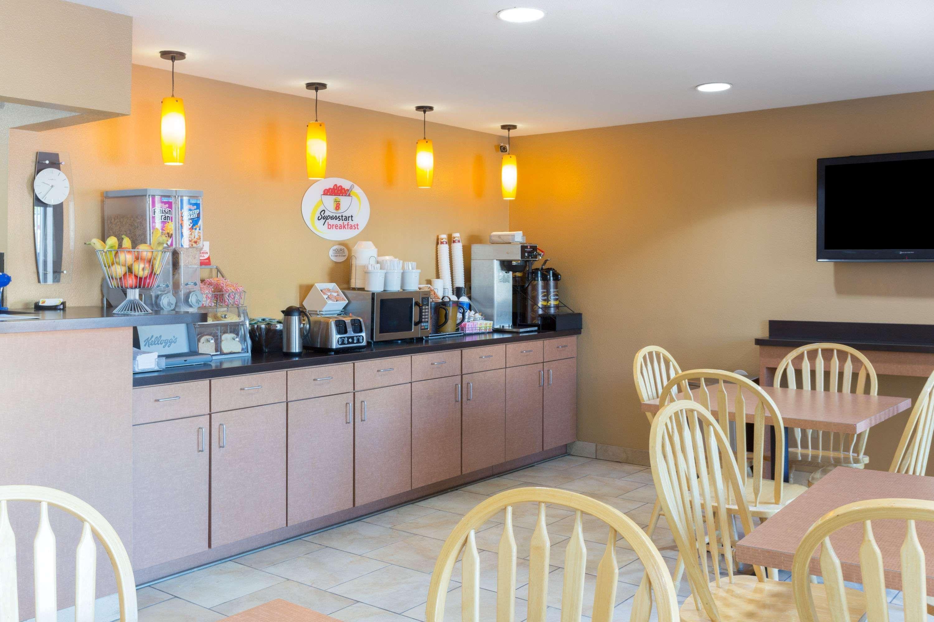 Super 8 By Wyndham Radcliff Ft. Knox Area Hotel Buitenkant foto