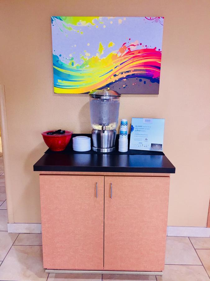 Super 8 By Wyndham Radcliff Ft. Knox Area Hotel Buitenkant foto